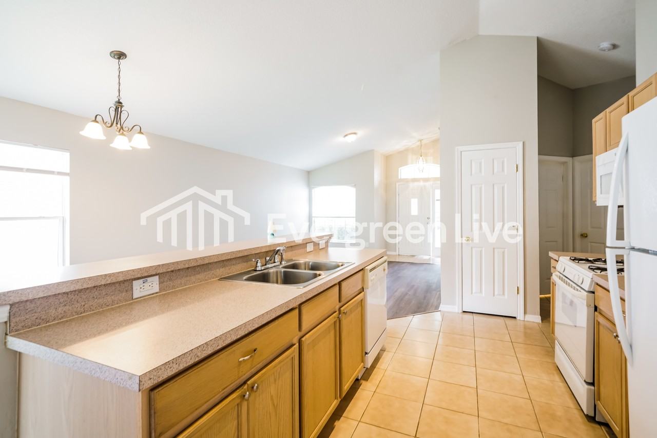 7615 Devonbridge Garden Way - Photo 3 of 15