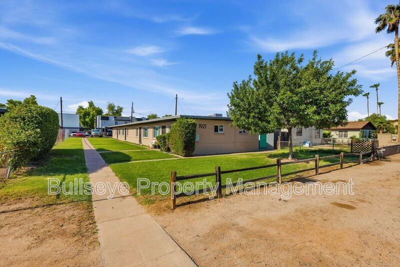 1921 E Osborn Rd - Photo 4 of 18