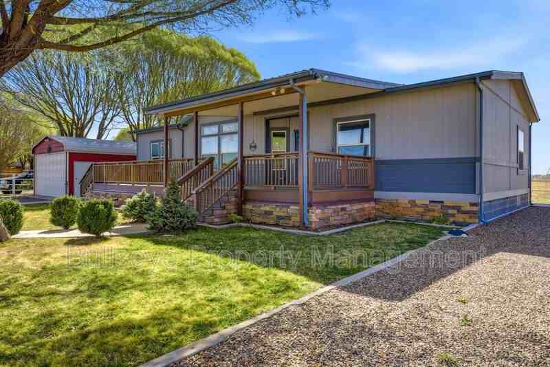 313 E 1/2 St N - Photo 2 of 36