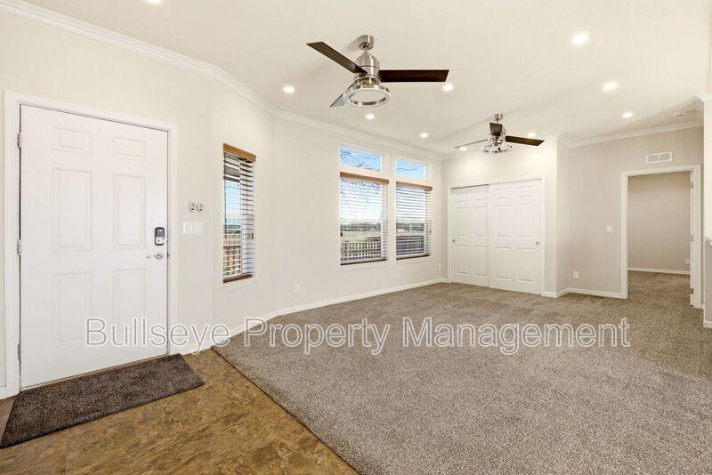 313 E 1/2 St N - Photo 6 of 36