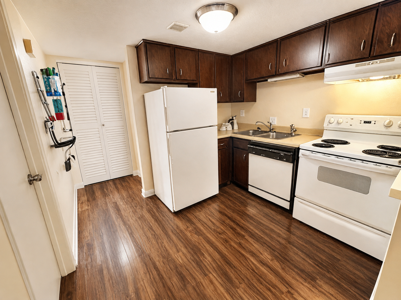 Newly Upgraded 1BR/ Pet Friendly/ Laundry/ Near U of L - Photo 3 of 39
