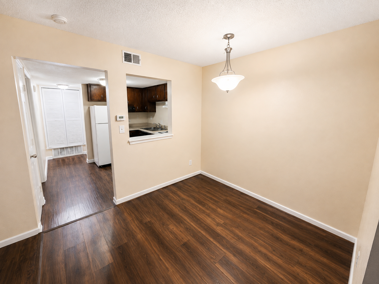 Newly Upgraded 1BR/ Pet Friendly/ Laundry/ Near U of L - Photo 5 of 39