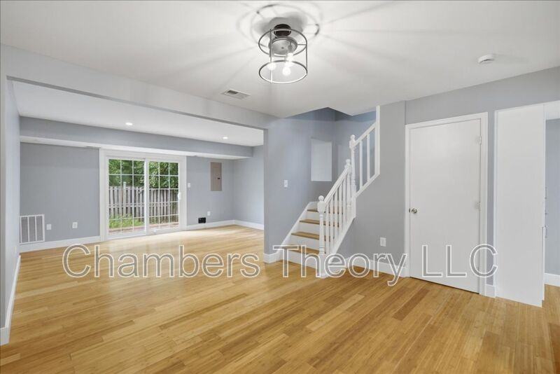 5713 Independence Cir - Photo 5 of 40