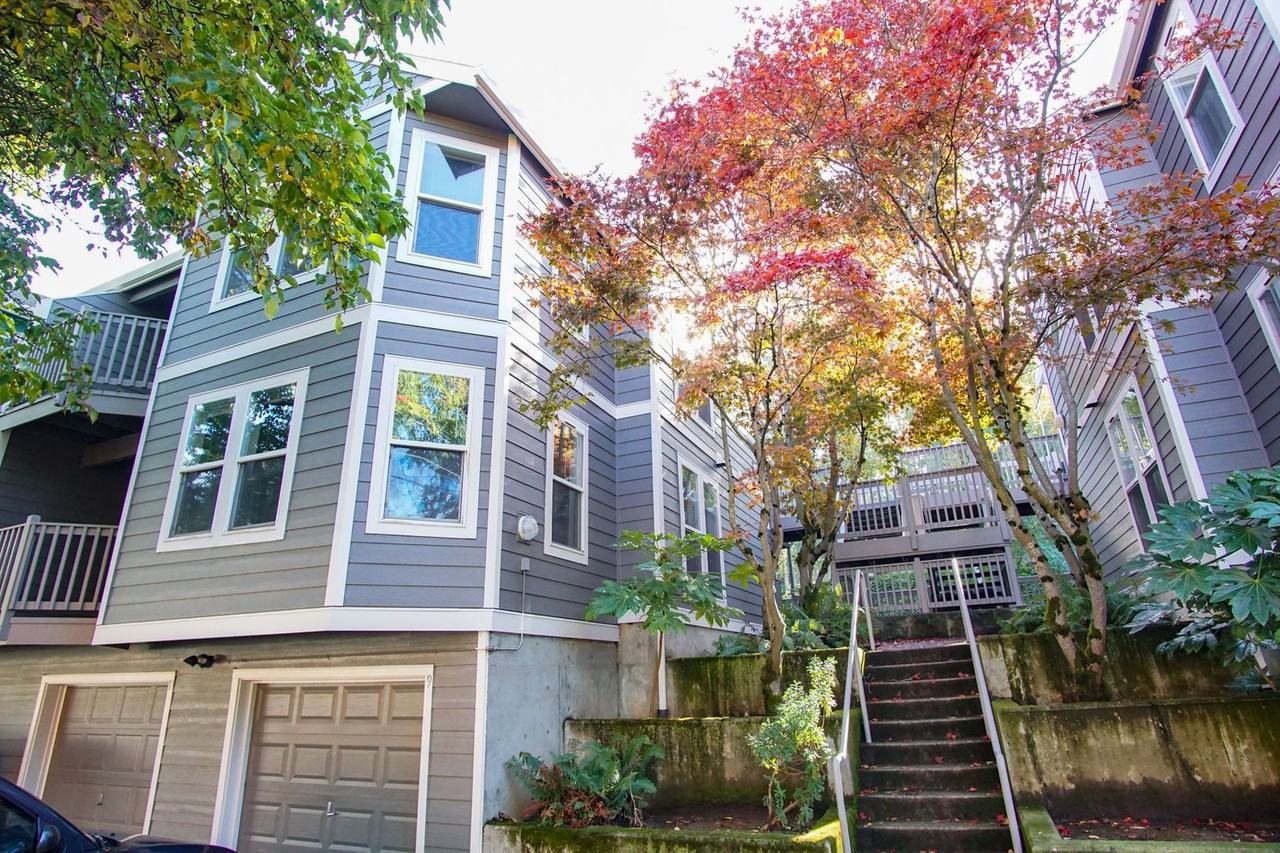245 Sw Hooker St #03
