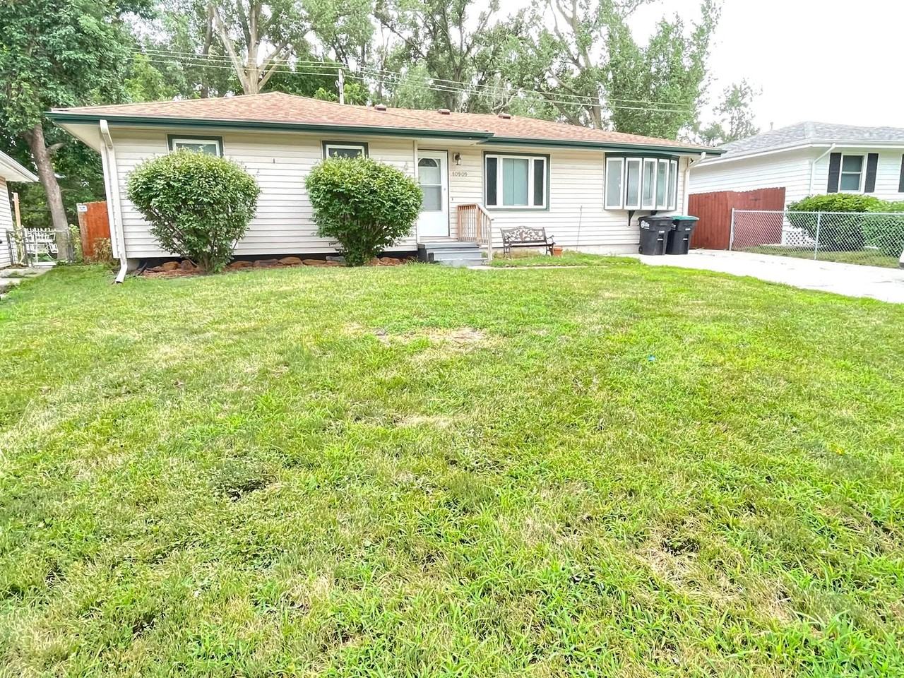 10909 Leavenworth St - Photo 3 of 41