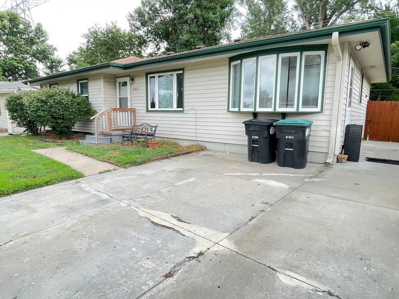 10909 Leavenworth St - Photo 4 of 41
