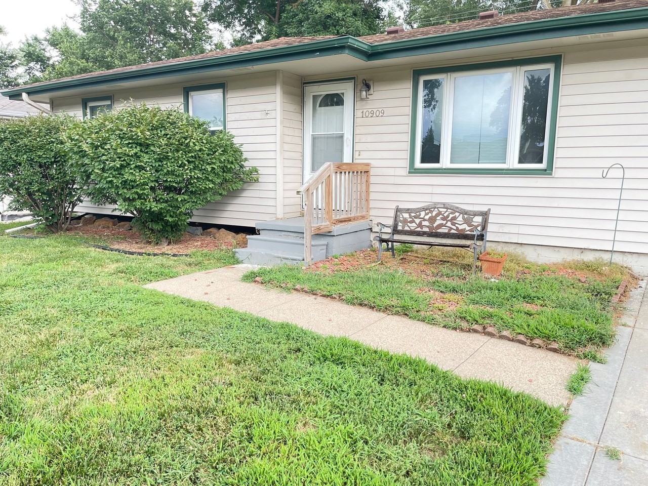 10909 Leavenworth St - Photo 5 of 41