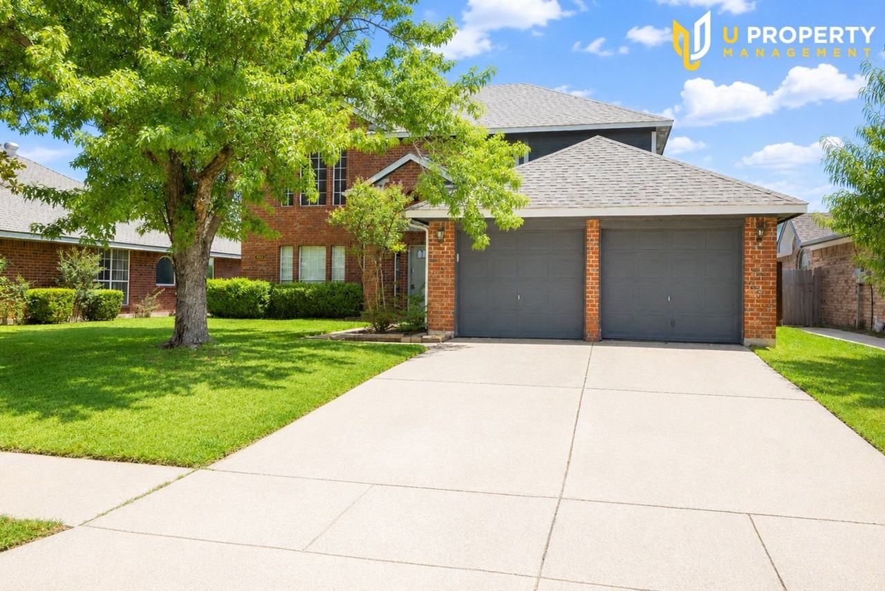 1423 Lakeshore Dr - Photo 2 of 45