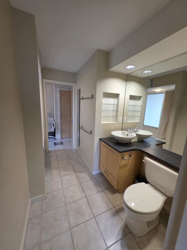 969 Richards Street #1702 - Photo 6 of 10