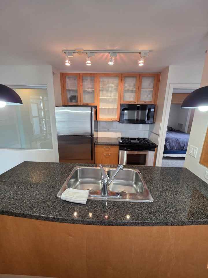 969 Richards Street #1702 - Photo 3 of 10