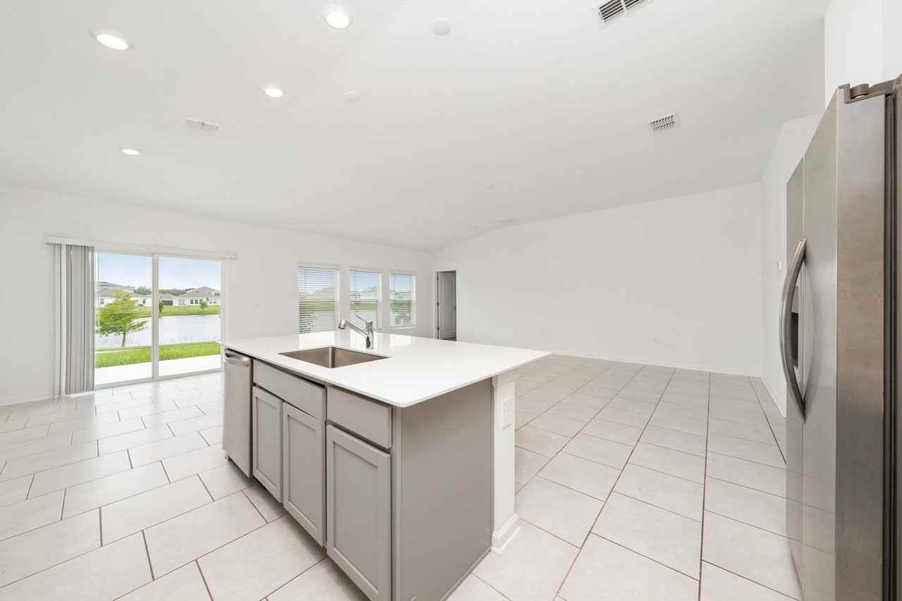 4816 Edensbridge Ln - Photo 6 of 40