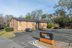 featured image of 325 S Lake Dr