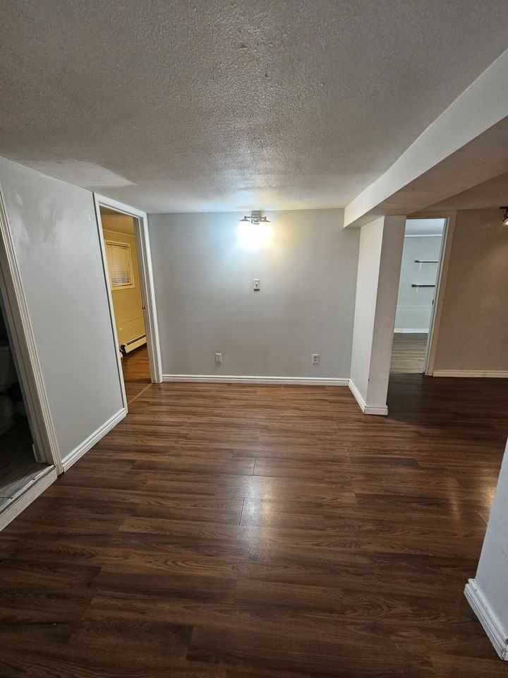975 West 20th Avenue - Photo 5 of 13
