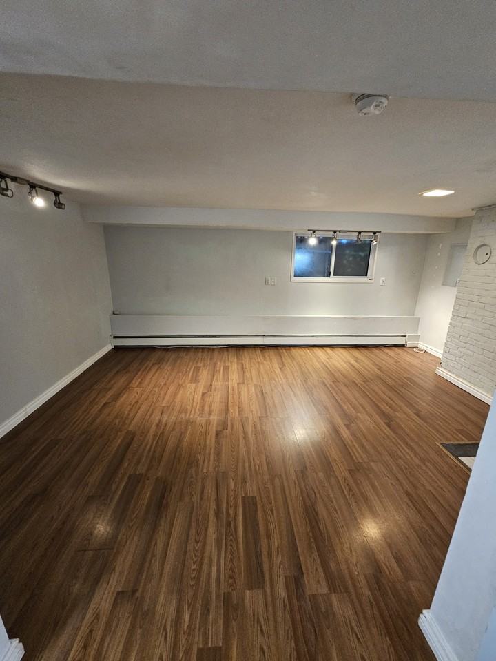 975 West 20th Avenue - Photo 2 of 13