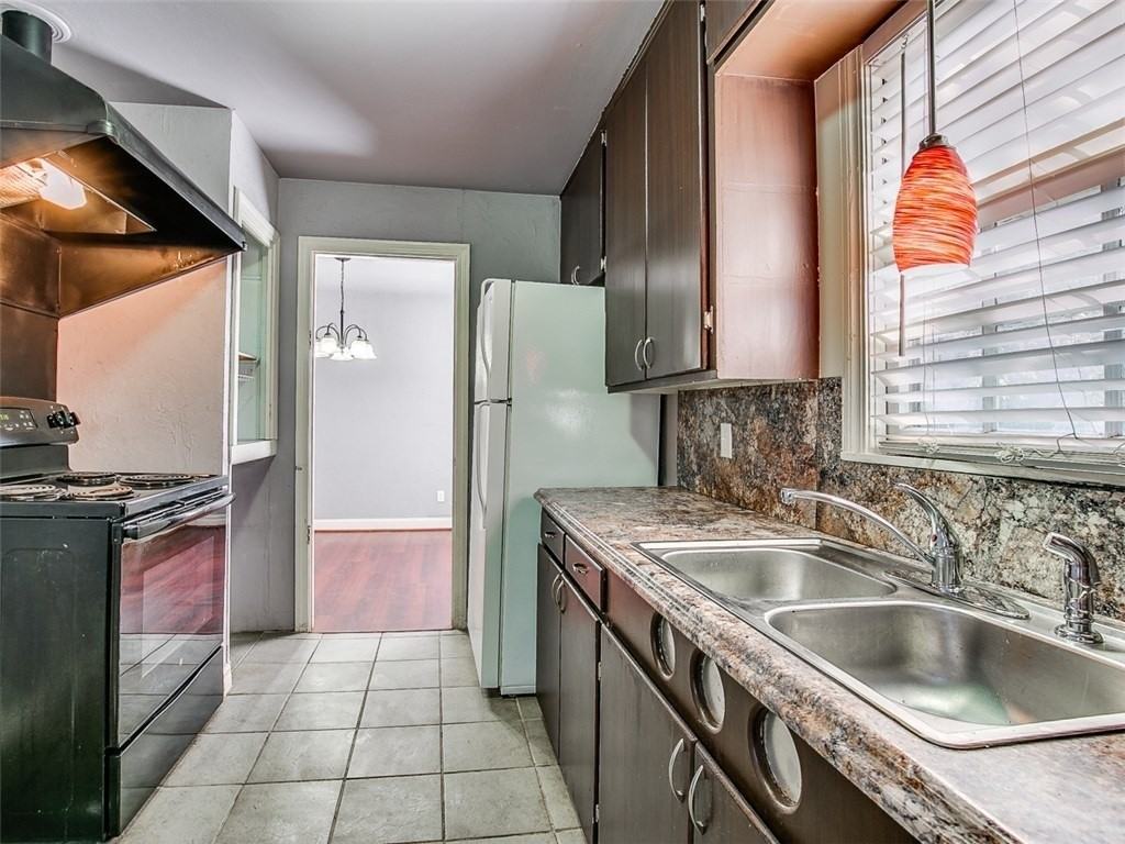 1836 Westchester Dr - Photo 4 of 10