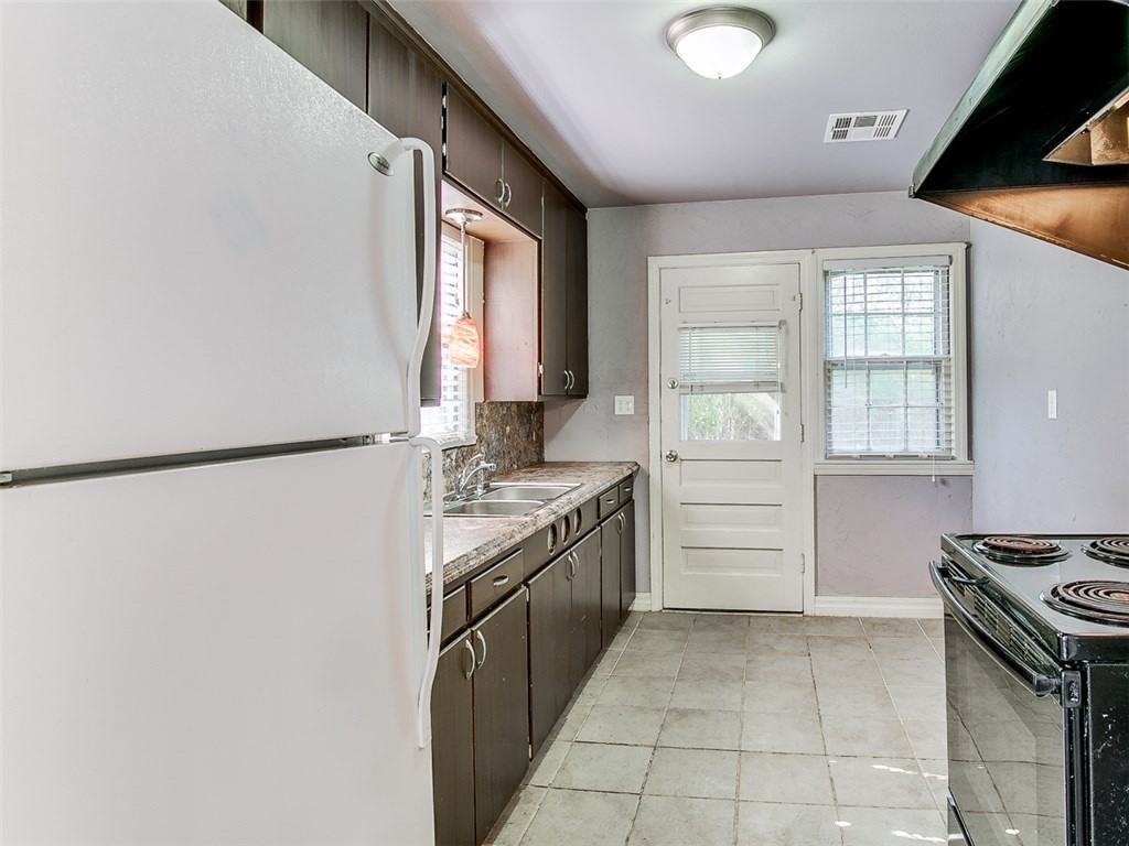 1836 Westchester Dr - Photo 5 of 10