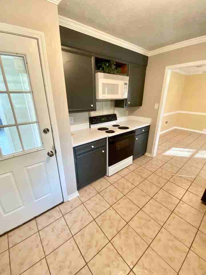 103 Fox Run Dr - Photo 2 of 17