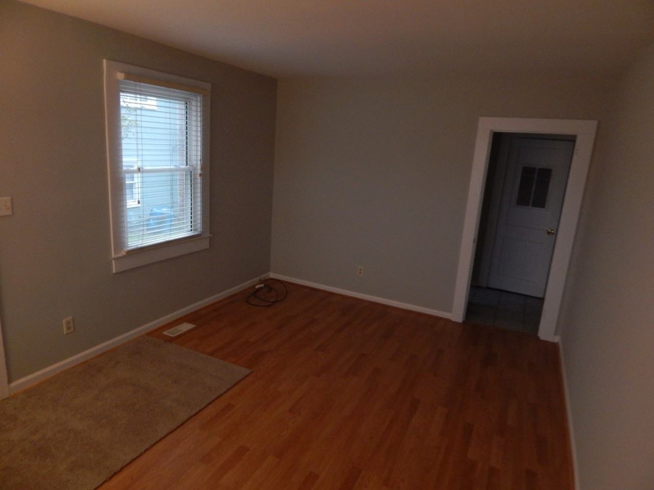 24 Greensboro St W - Photo 4 of 10