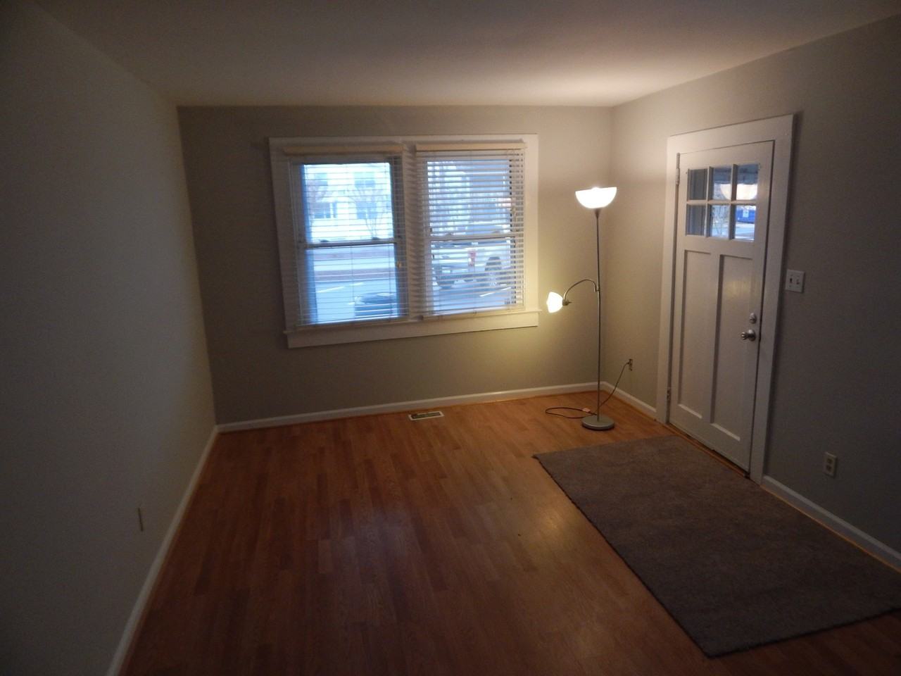 24 Greensboro St W - Photo 5 of 10