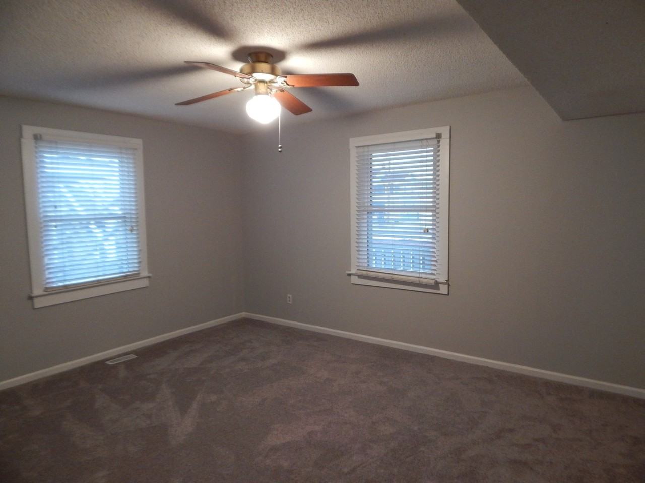 24 Greensboro St W - Photo 6 of 10