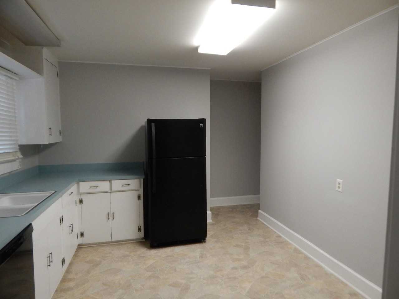 24 Greensboro St W - Photo 7 of 10
