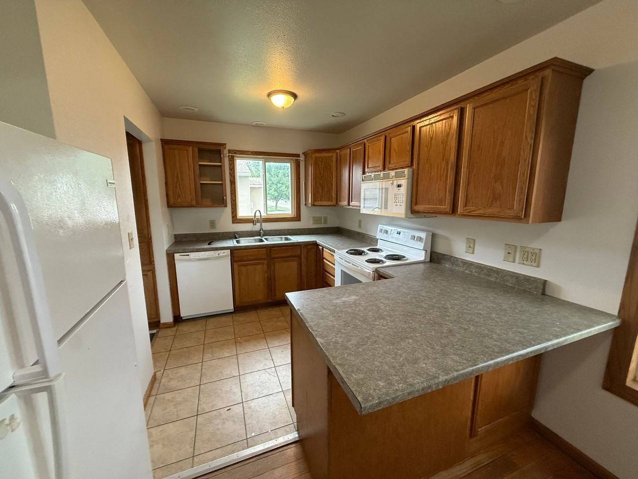 324 8th St Se - Photo 2 of 14