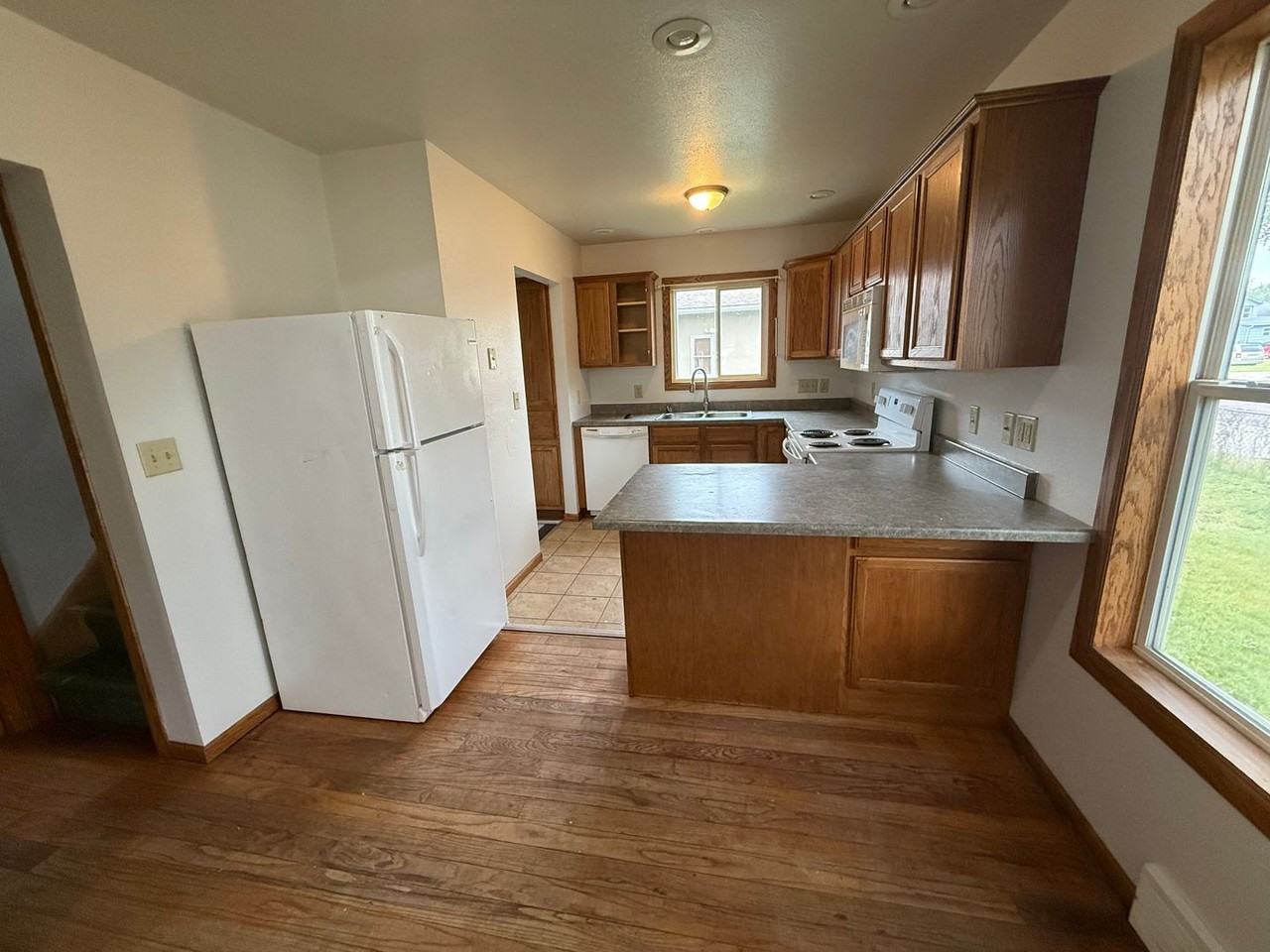 324 8th St Se - Photo 3 of 14