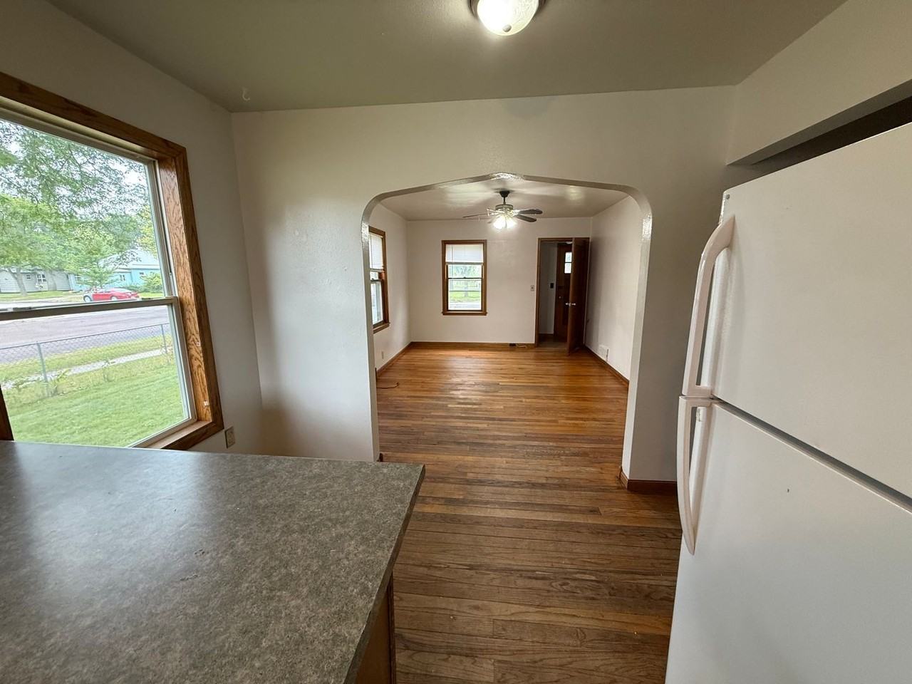 324 8th St Se - Photo 4 of 14