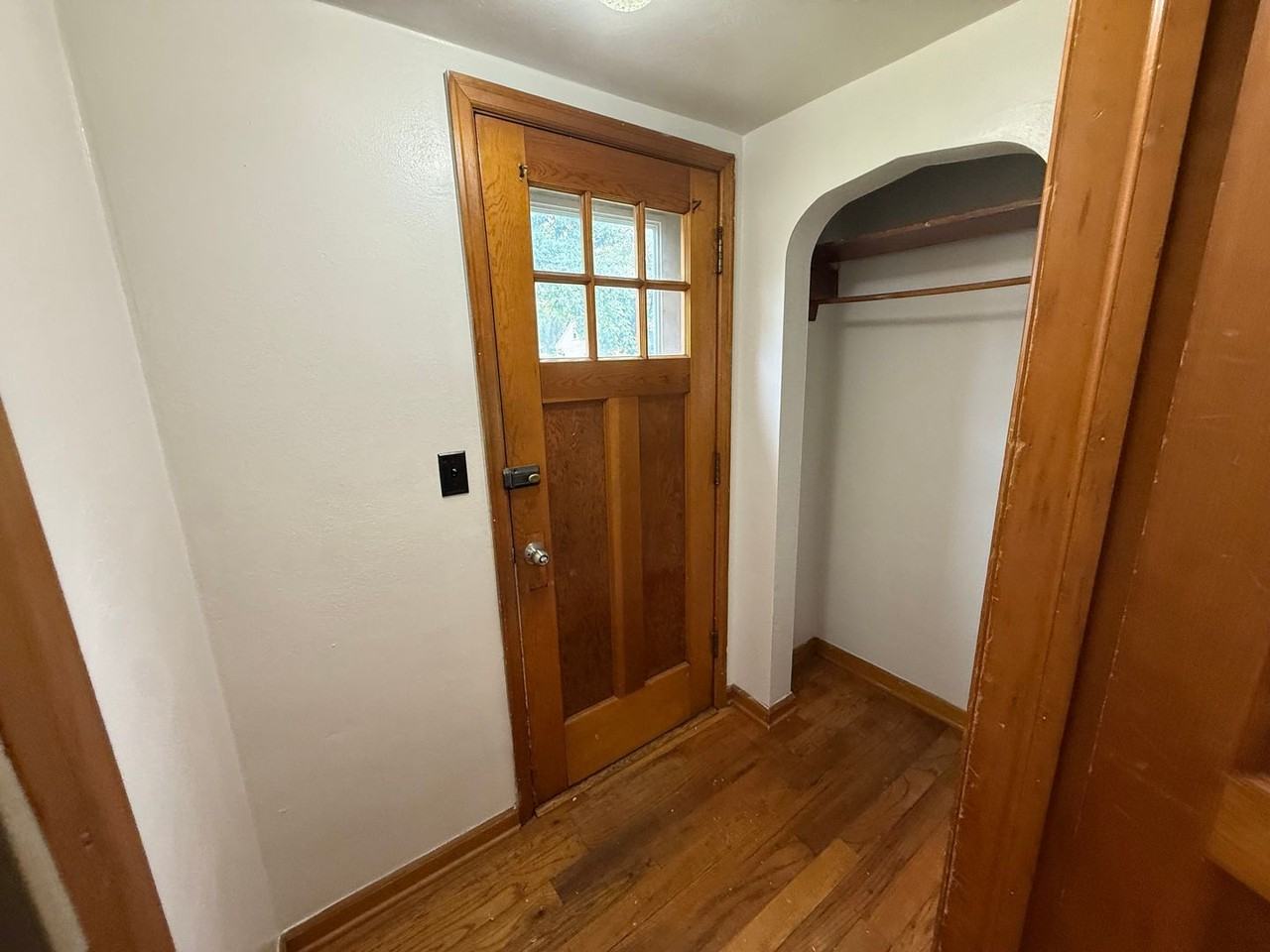 324 8th St Se - Photo 5 of 14