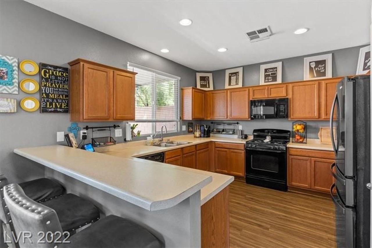7725 Donner Peak St - Photo 4 of 49