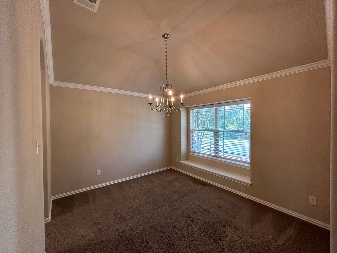 2204 Tranquility Ln - Photo 7 of 36