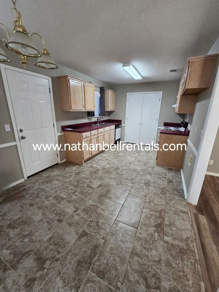 2140 40th St Se - Photo 2 of 13
