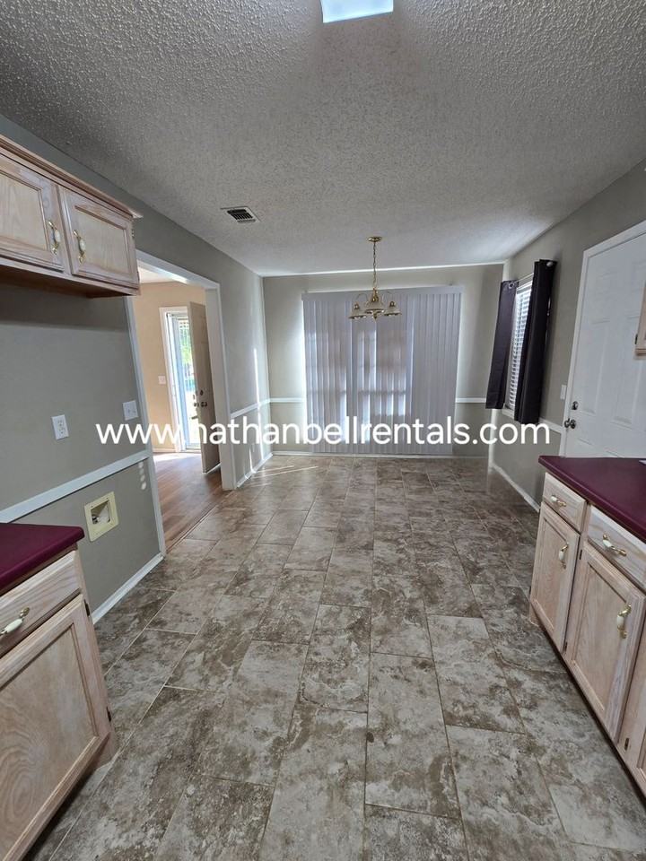 2140 40th St Se - Photo 3 of 13