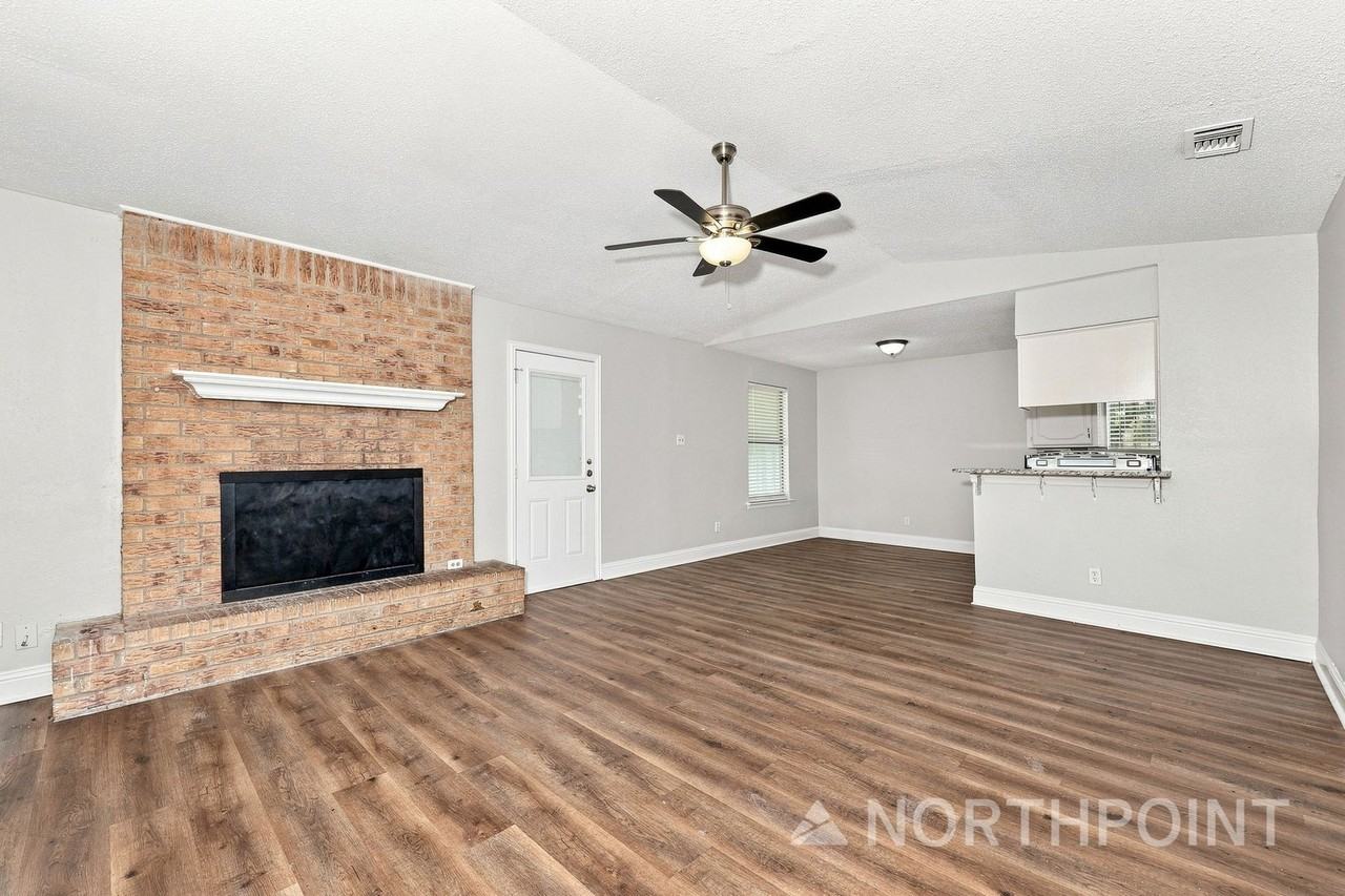 2616 Alamain Dr - Photo 3 of 15