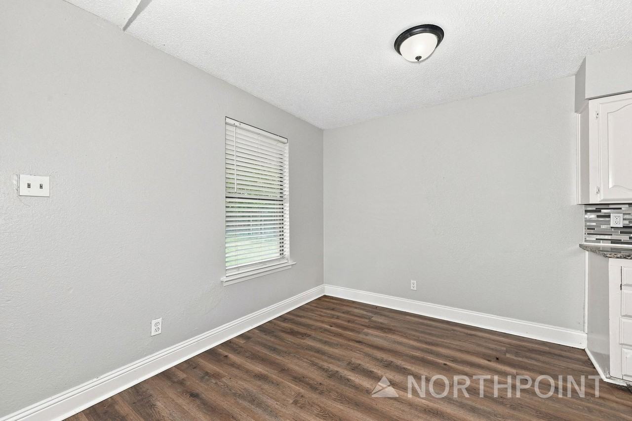 2616 Alamain Dr - Photo 4 of 15