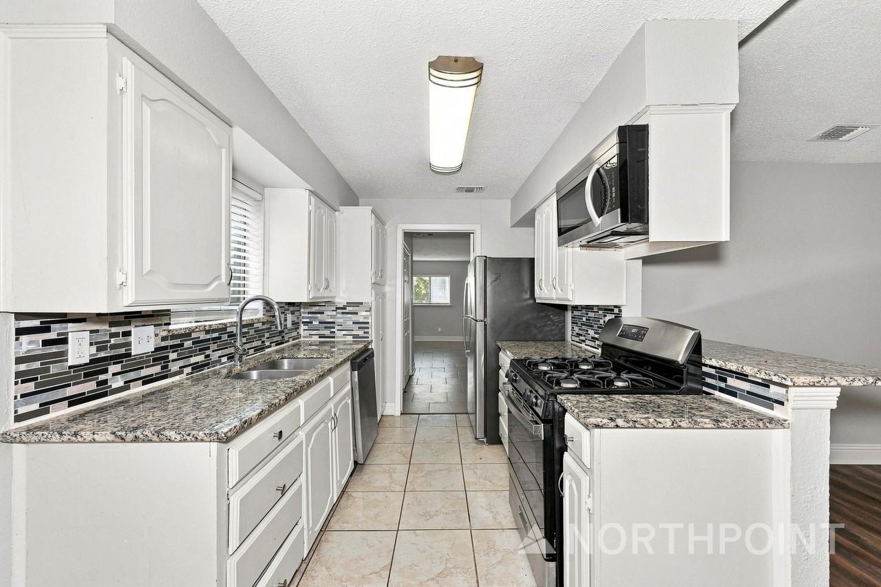 2616 Alamain Dr - Photo 5 of 15