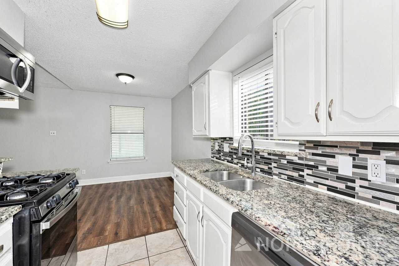 2616 Alamain Dr - Photo 6 of 15