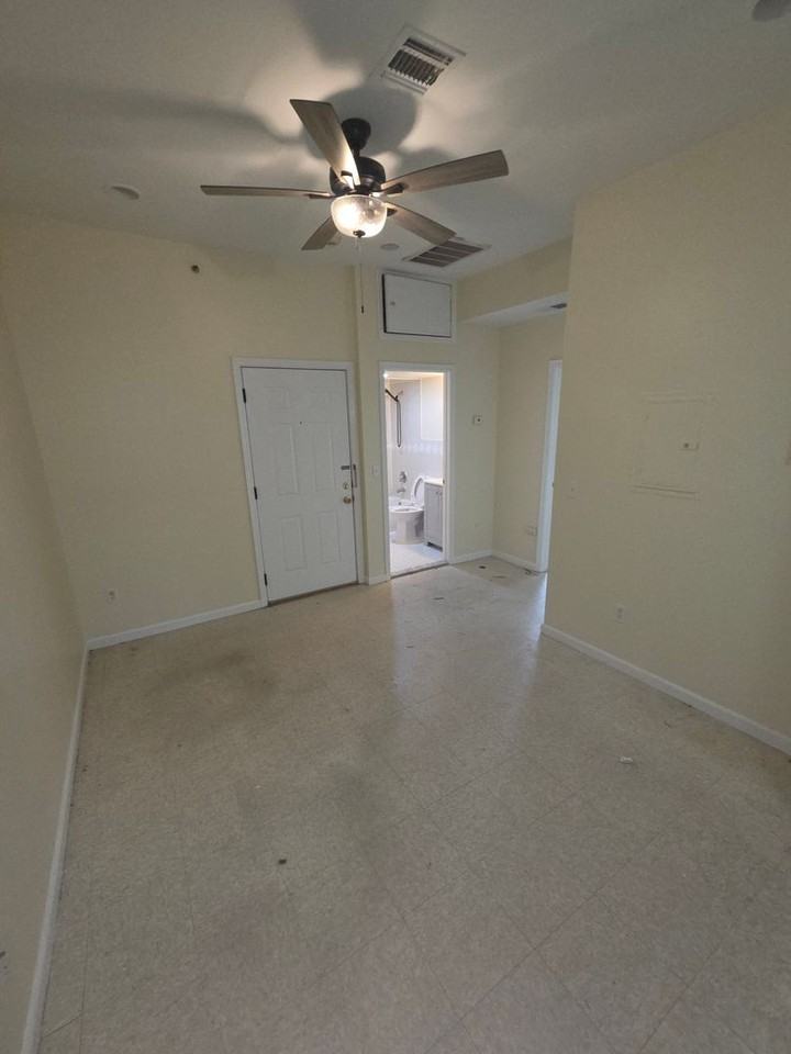 680 - BERGEN POINT BAYONNE RLTY LLC - Photo 2 of 14