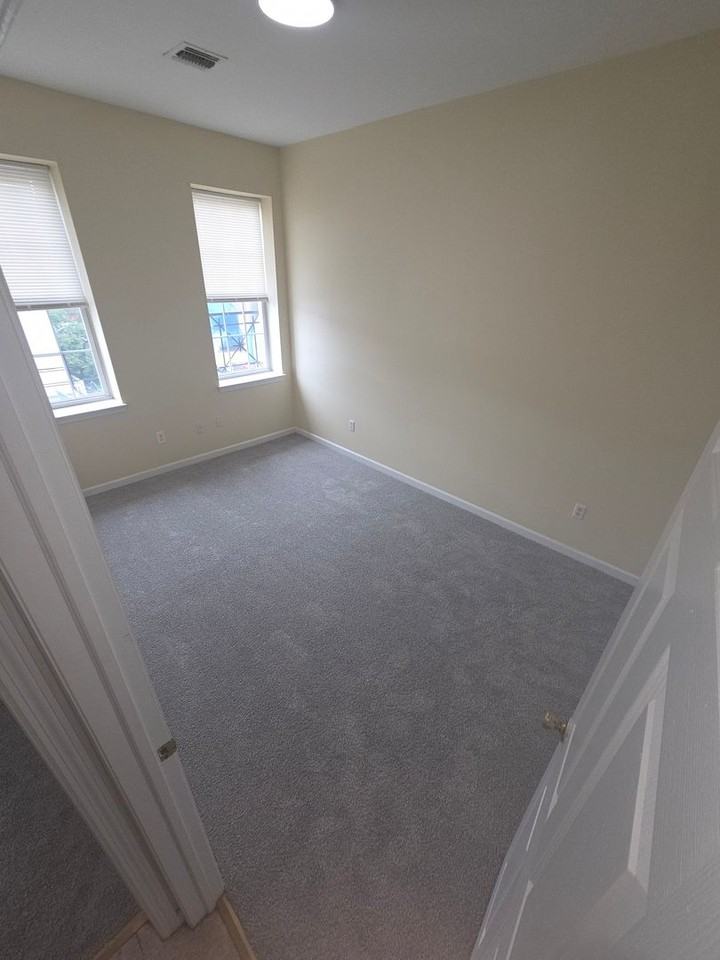 680 - BERGEN POINT BAYONNE RLTY LLC - Photo 3 of 14