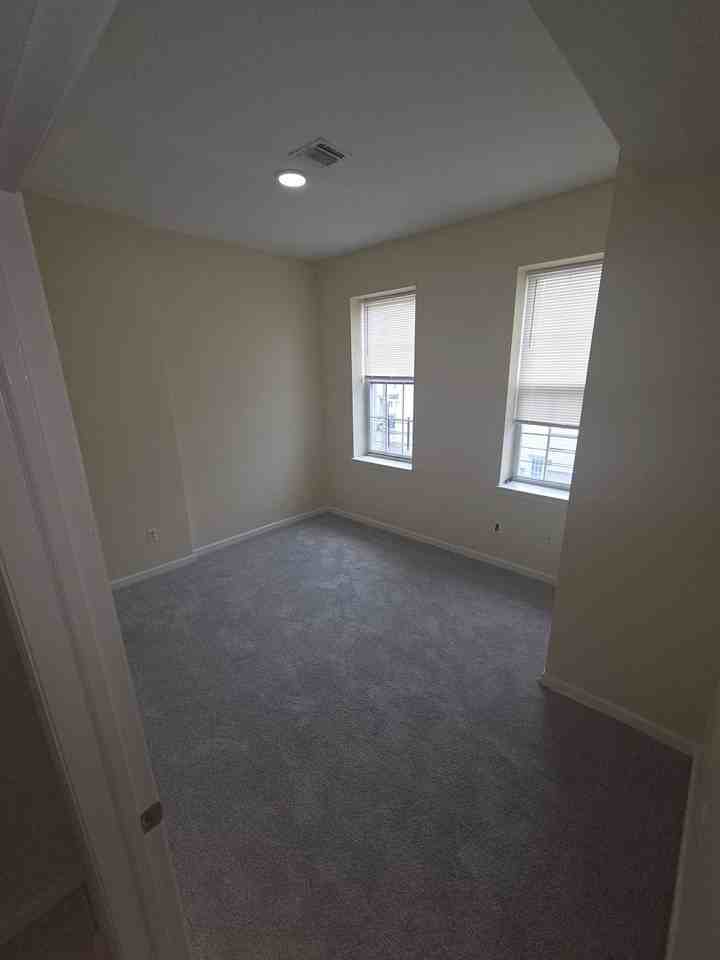 680 - BERGEN POINT BAYONNE RLTY LLC - Photo 5 of 14