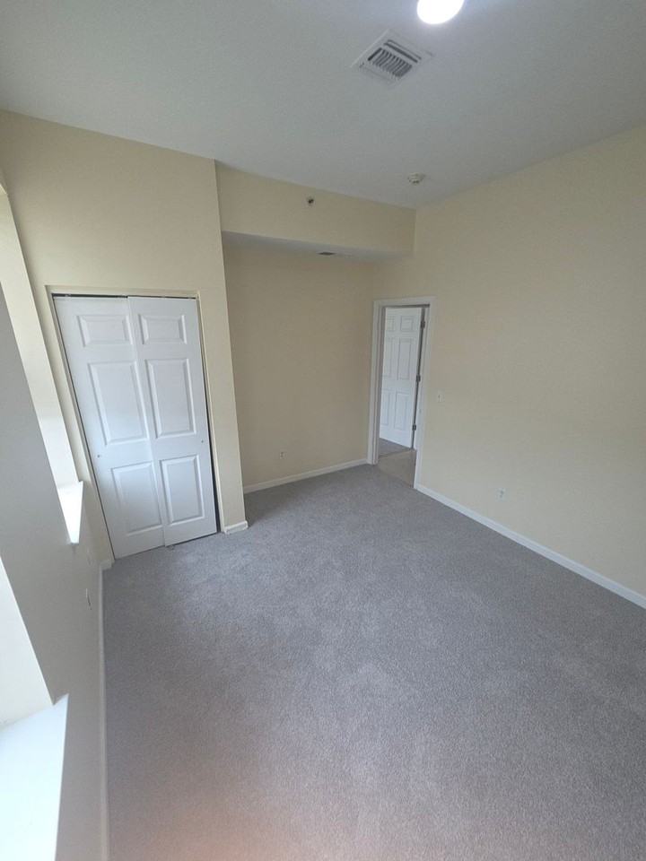 680 - BERGEN POINT BAYONNE RLTY LLC - Photo 6 of 14