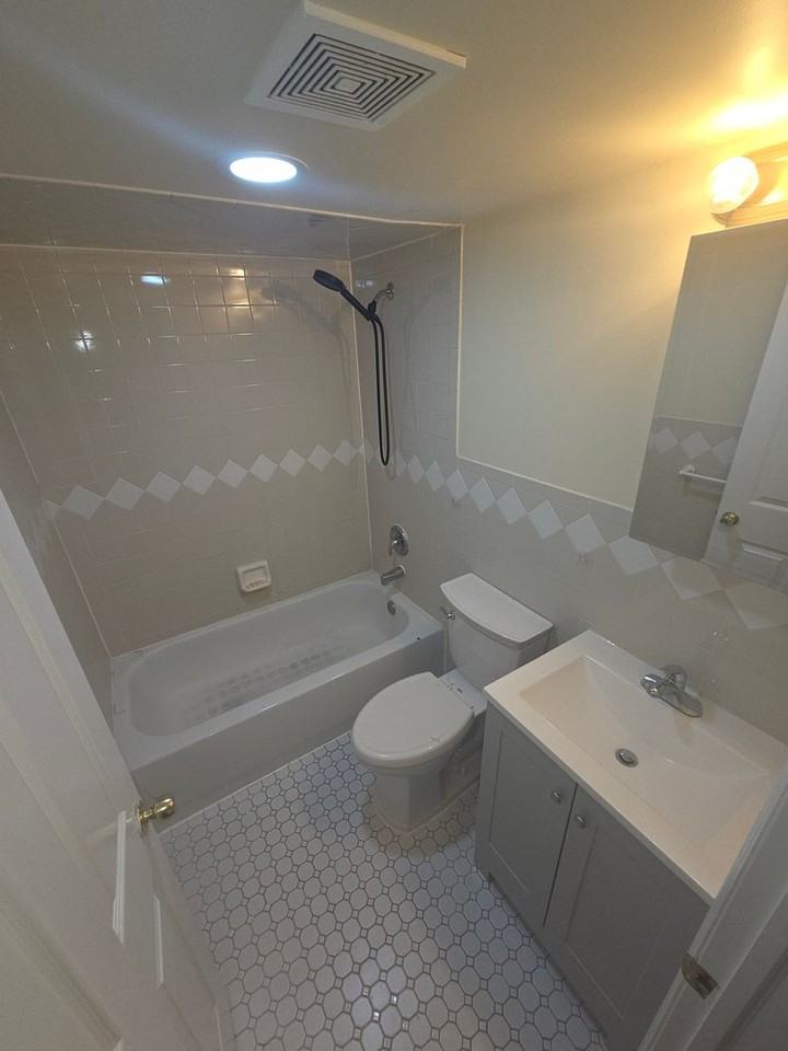 680 - BERGEN POINT BAYONNE RLTY LLC - Photo 7 of 14