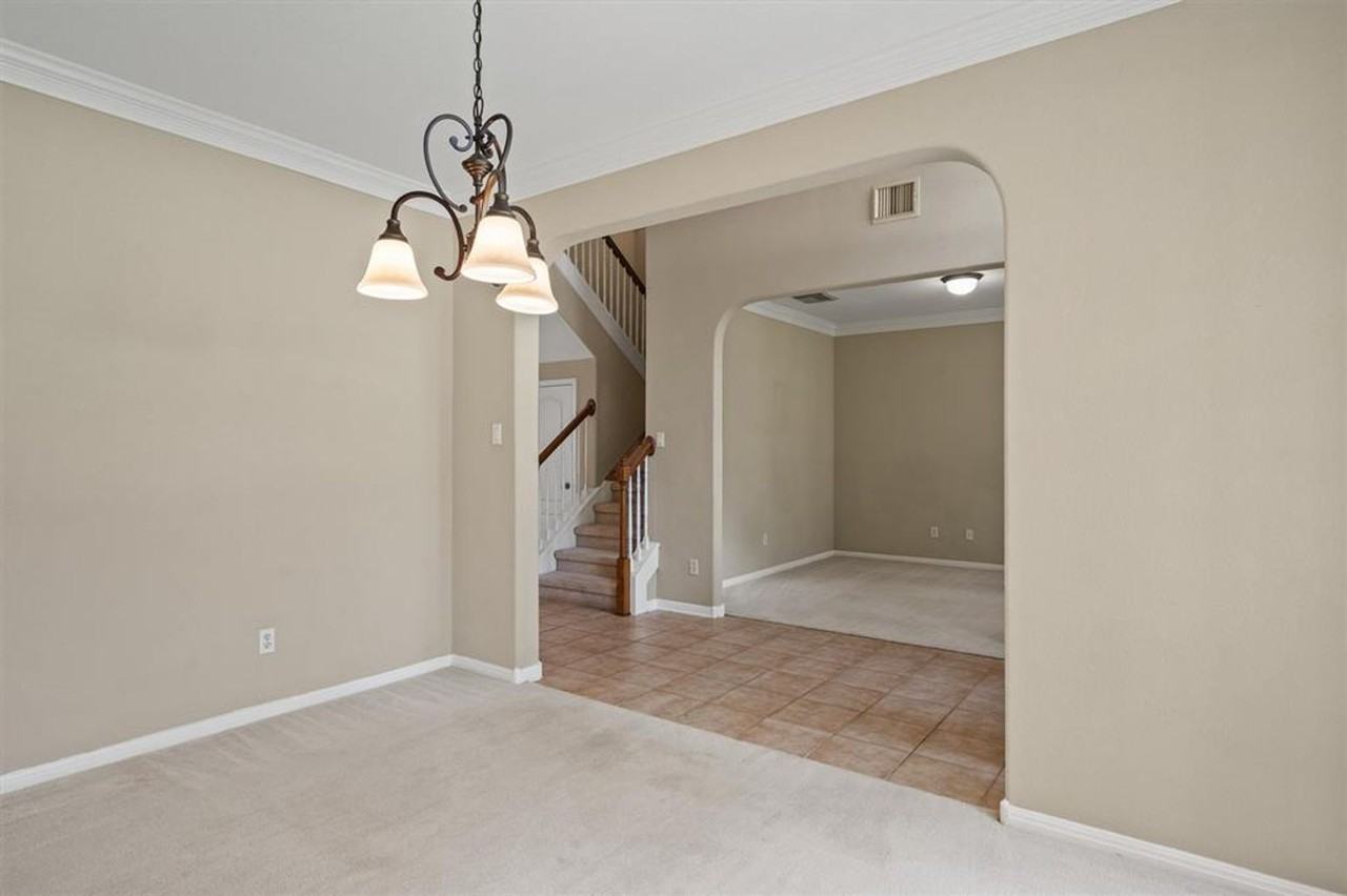 9013 Sautelle Ln - Photo 6 of 37