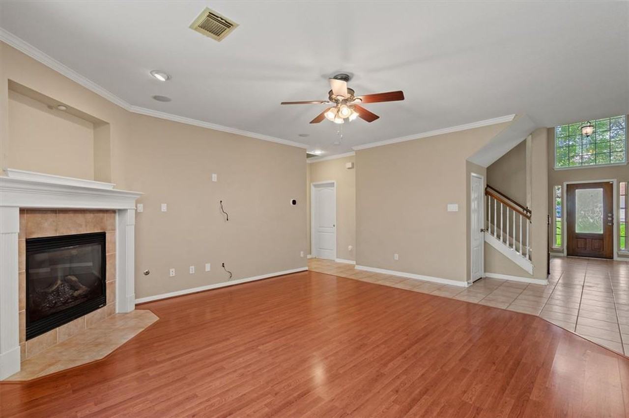 9013 Sautelle Ln - Photo 7 of 37
