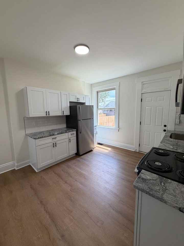 421 Hanford St - Photo 4 of 15