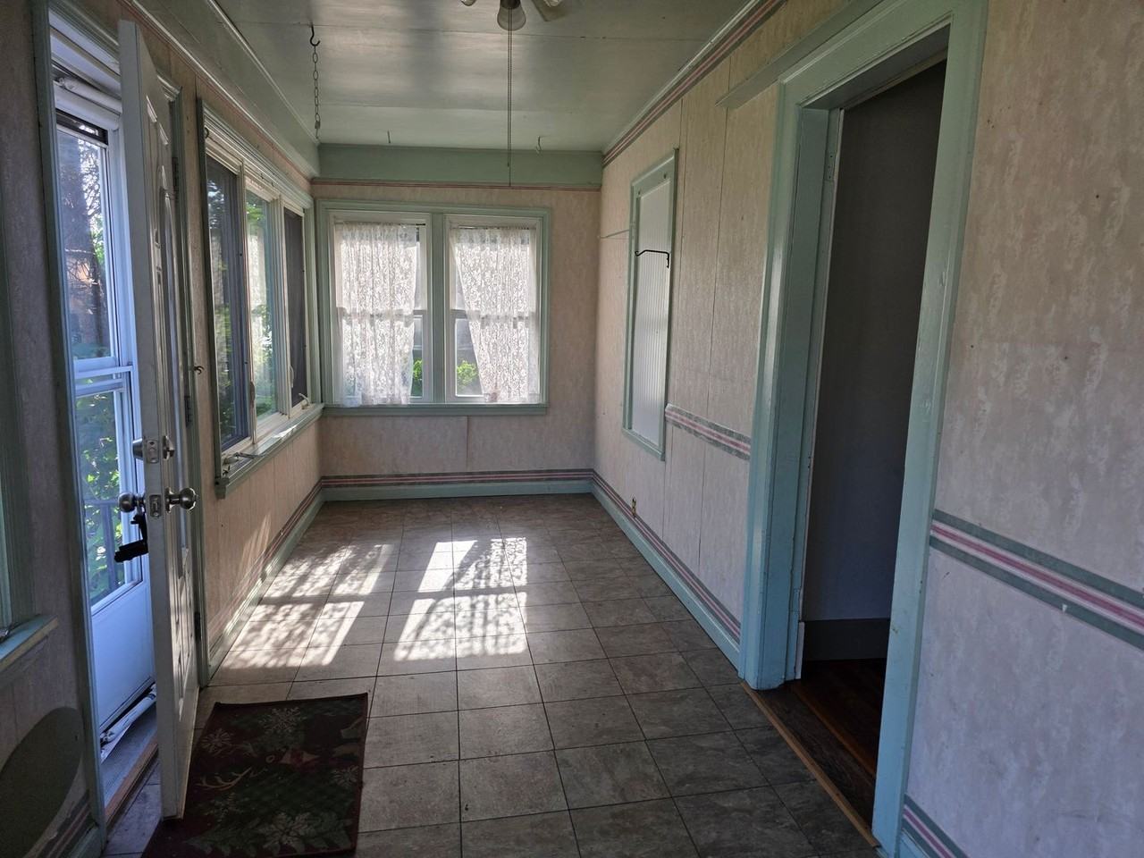 2226 Roger St - Photo 2 of 17