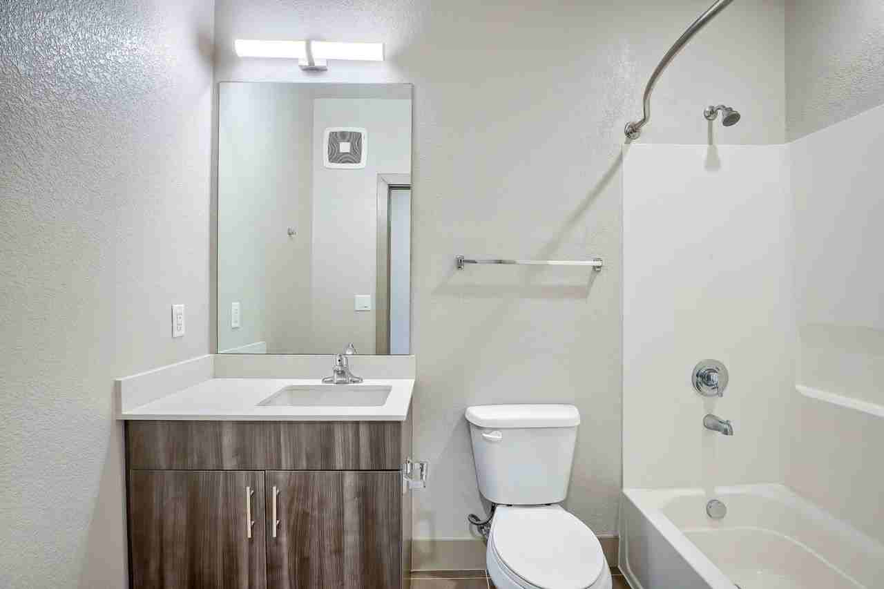 4923 King St - Photo 6 of 24
