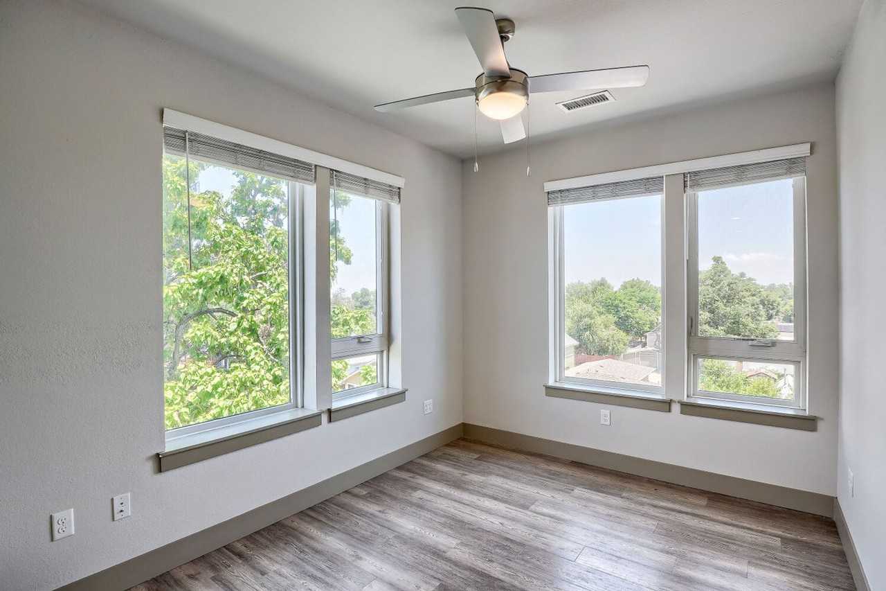 4923 King St - Photo 7 of 24