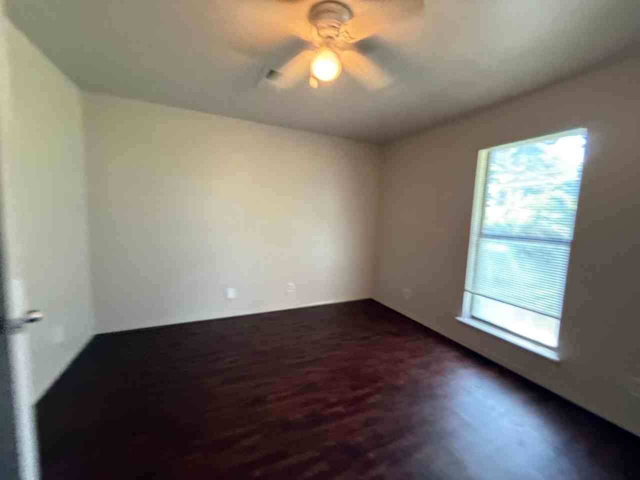 504 Highland Dr - Photo 5 of 13