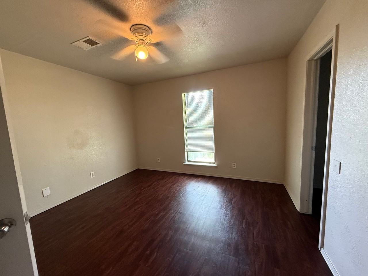 504 Highland Dr - Photo 7 of 13